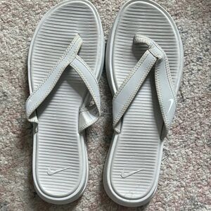 Nike Women’s White Thong Sandal Flip Flops